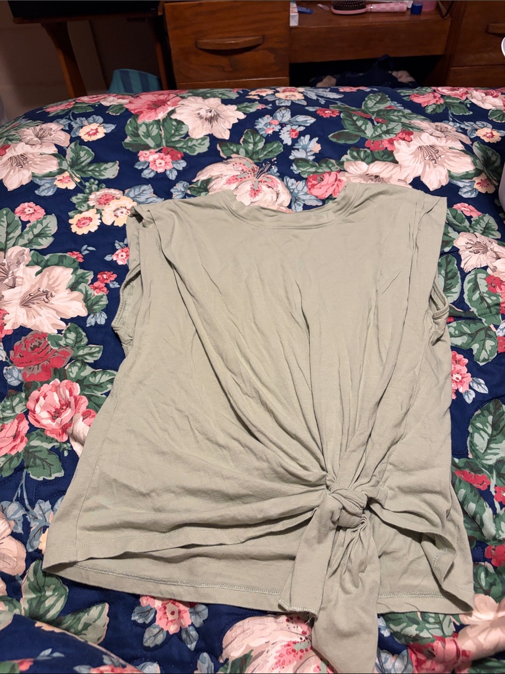 Women’s Light Sage Green Tie-Front Sleeveless Tank Top